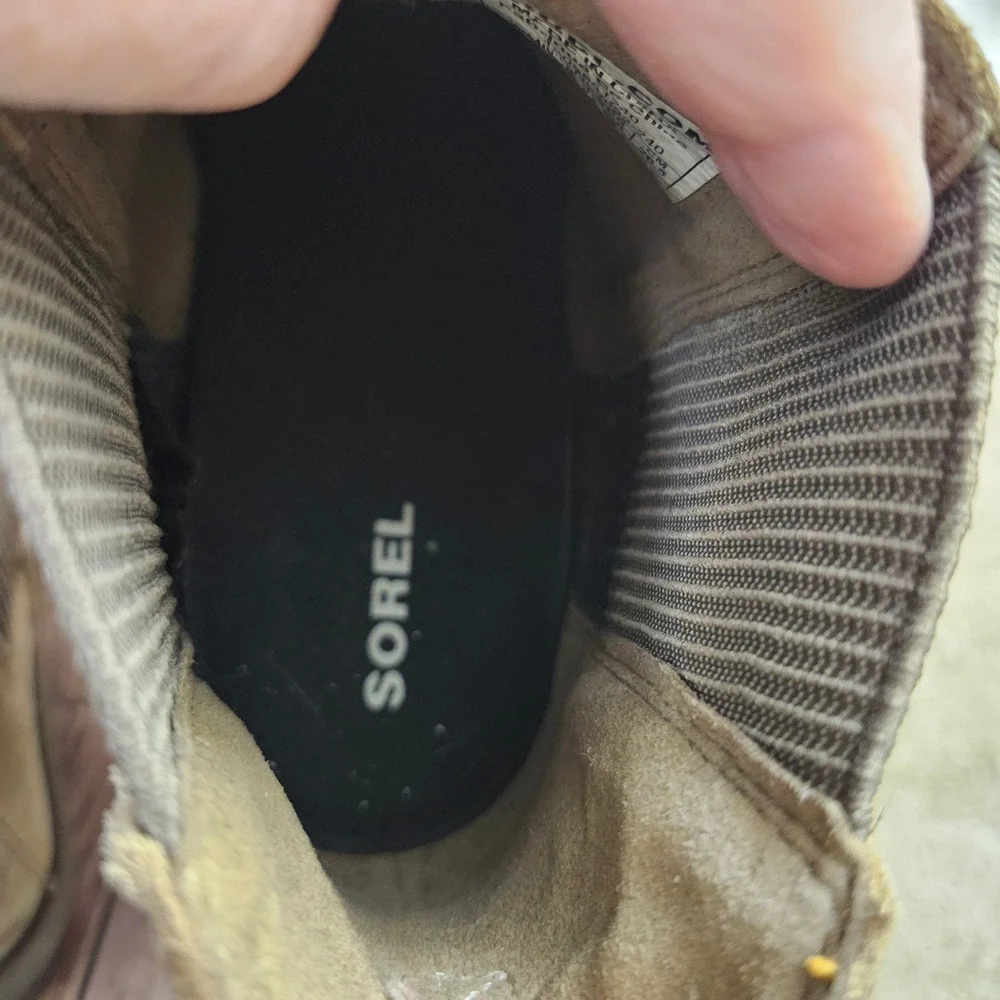Sorel taupe suede
